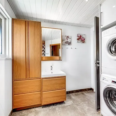 Lill - 50m From The Sea By Interhome