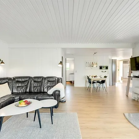 Lill - 50m From The Sea By Interhome *