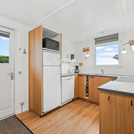 Lill - 50m From The Sea By Interhome